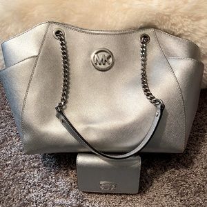 Michael kors silver shimmer purse and wallet